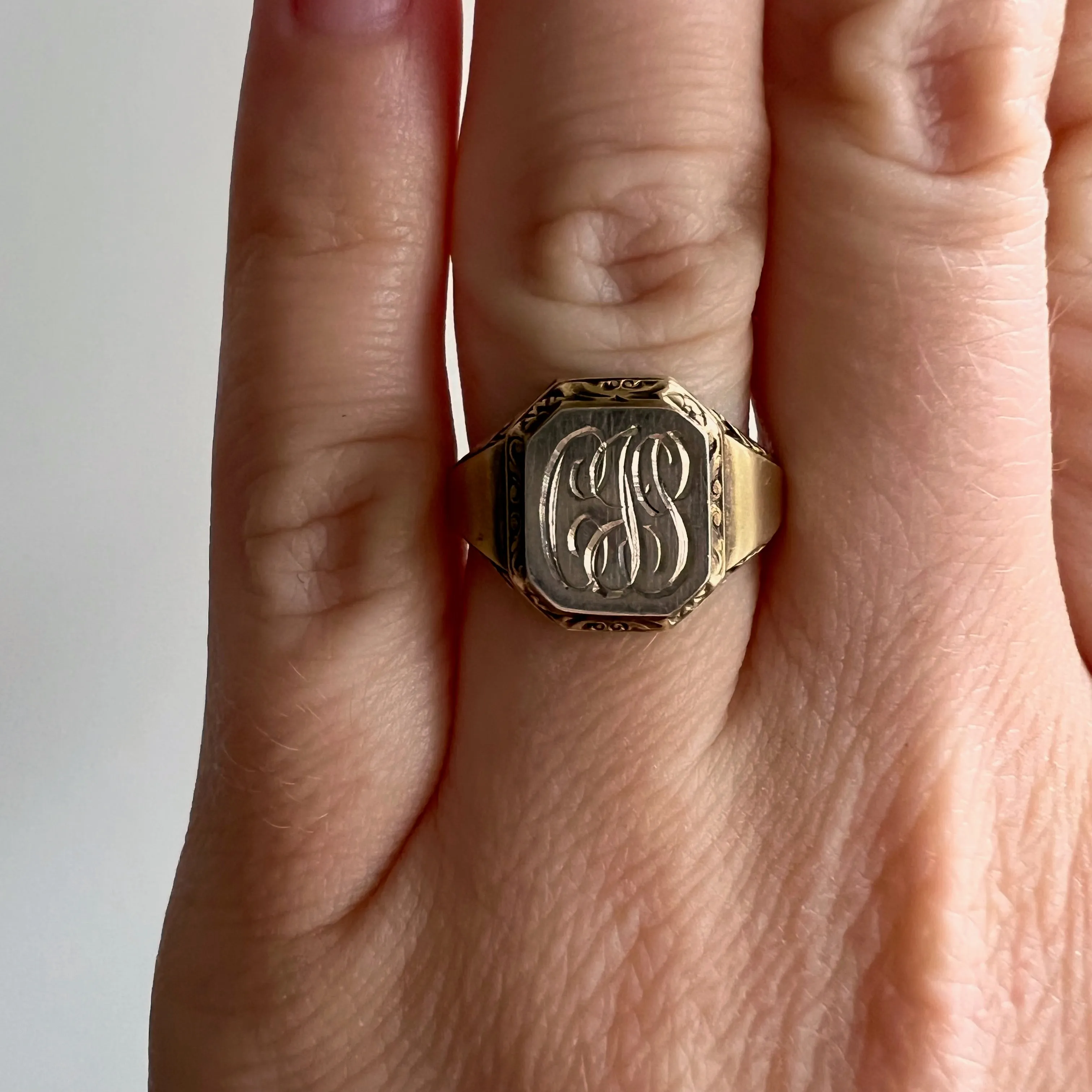 V I N T A G E // CJS initials / 14k yellow and white gold engraved signet ring / size 5