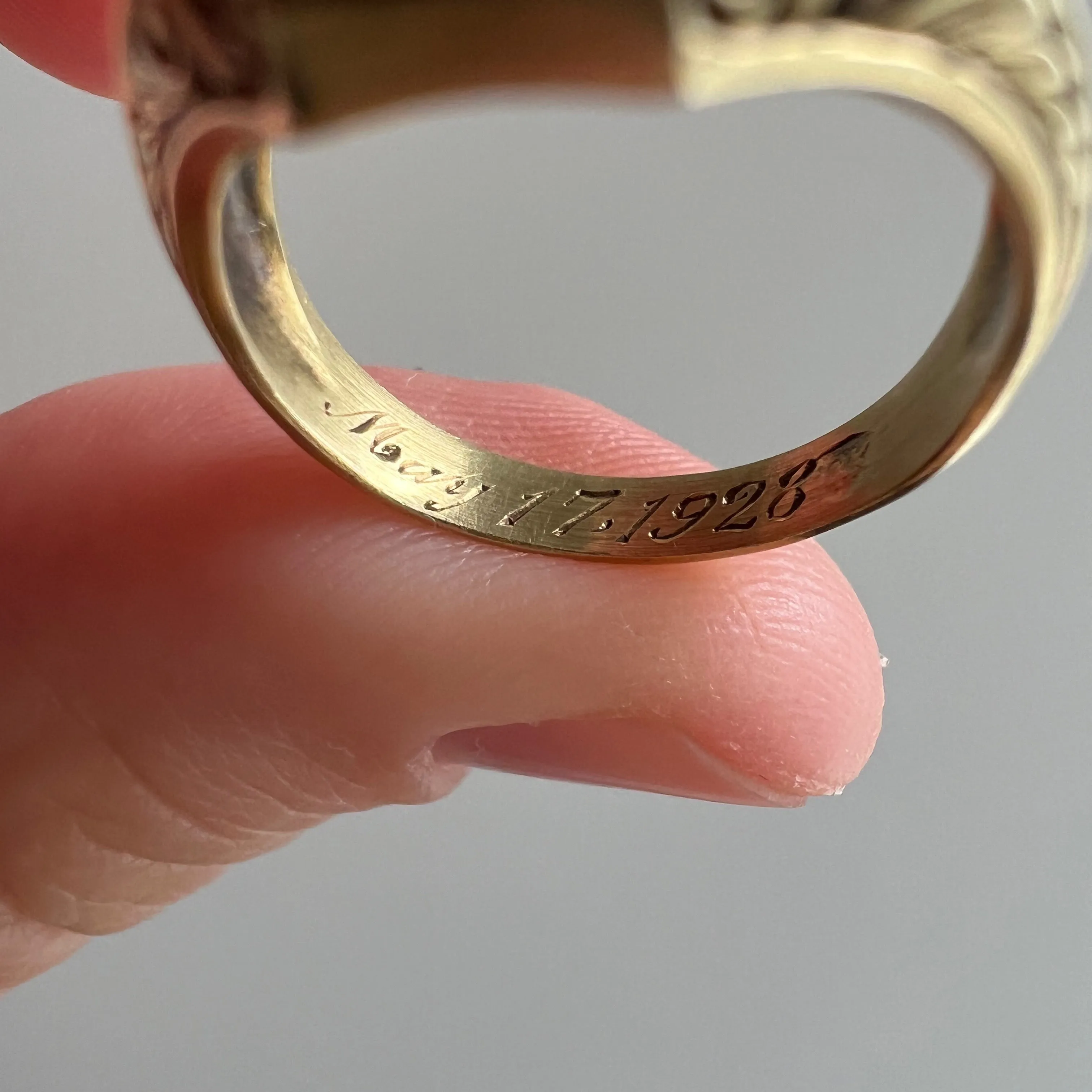 V I N T A G E // CJS initials / 14k yellow and white gold engraved signet ring / size 5