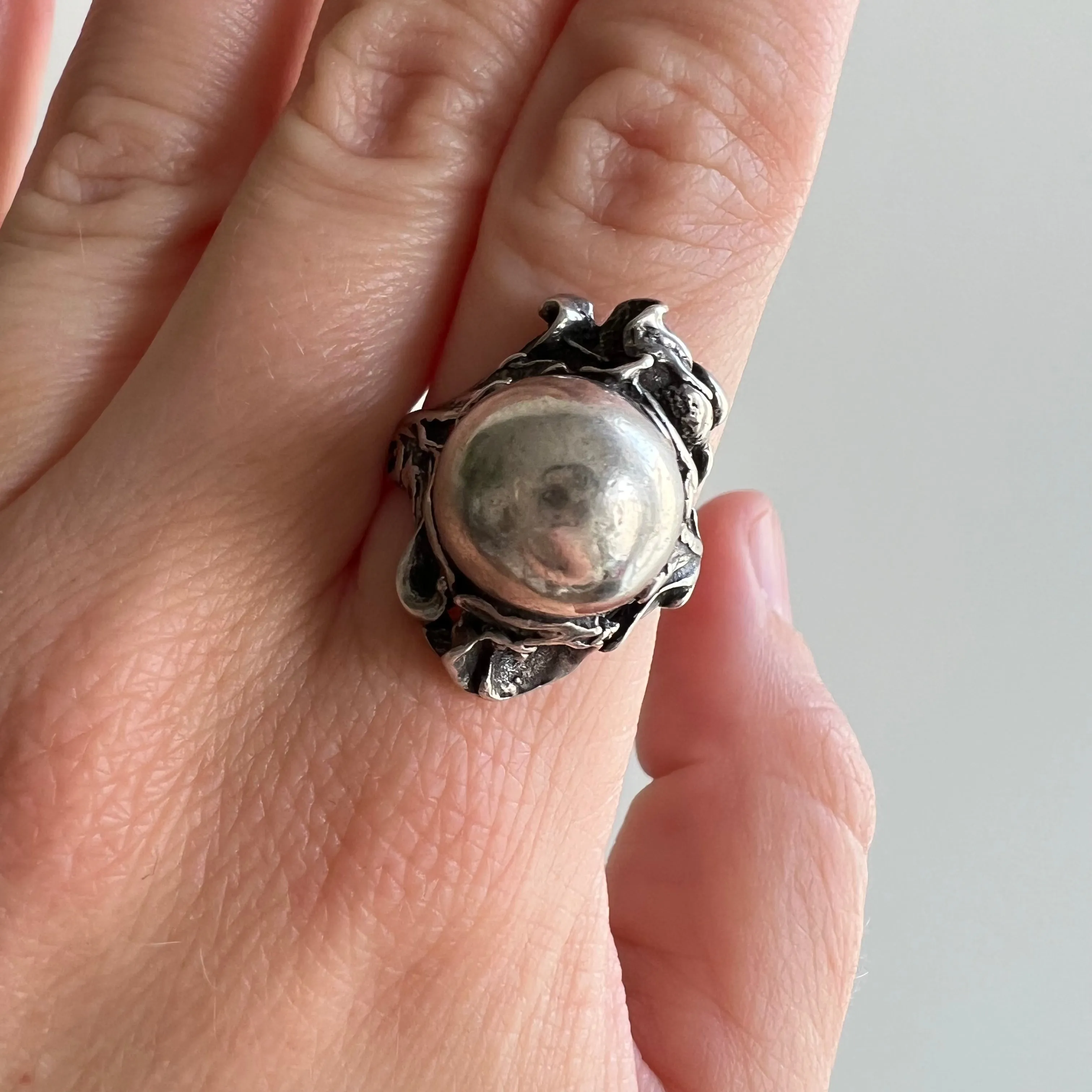 V I N T A G E // scent sphere / sterling silver floral orb ring / size 7-7.25