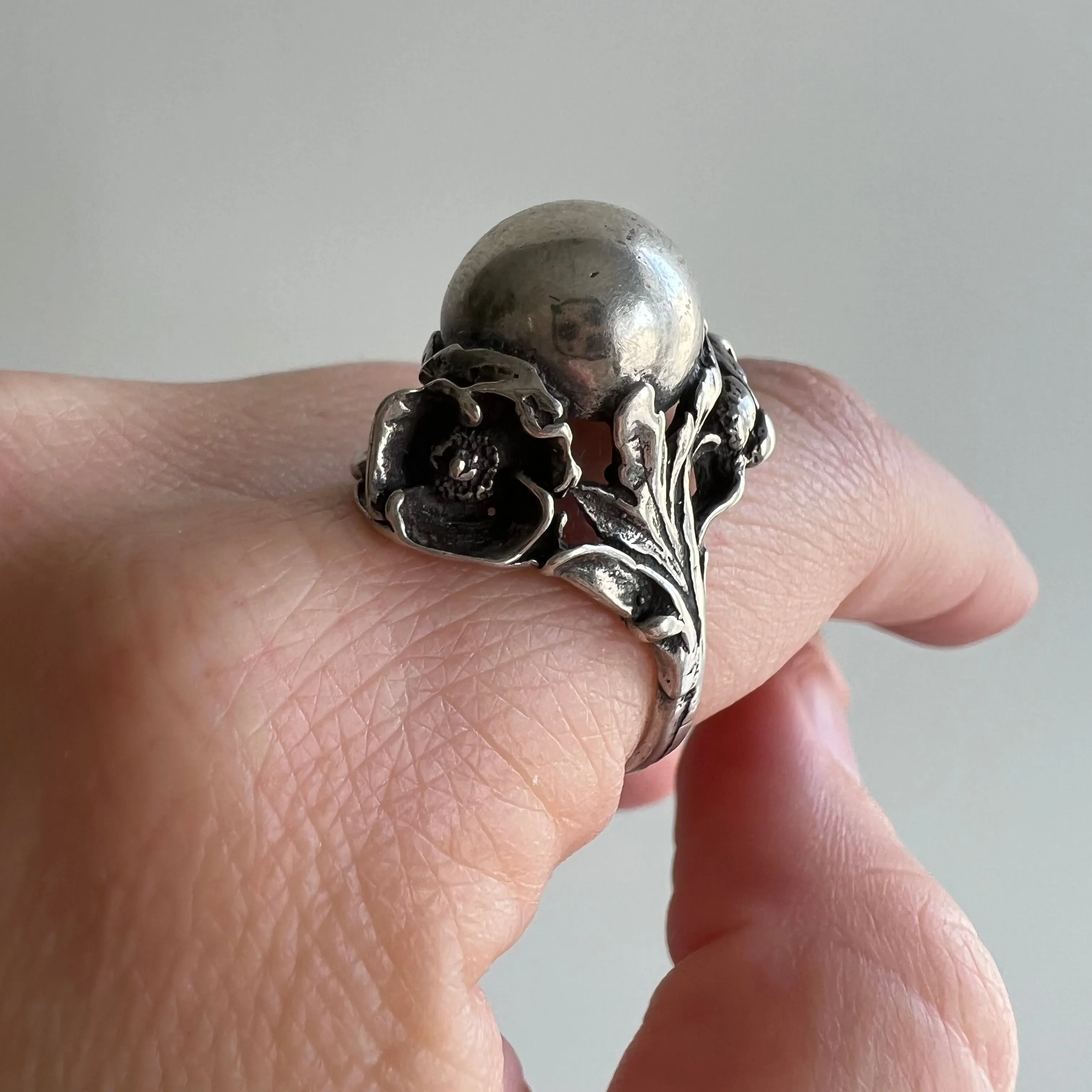 V I N T A G E // scent sphere / sterling silver floral orb ring / size 7-7.25